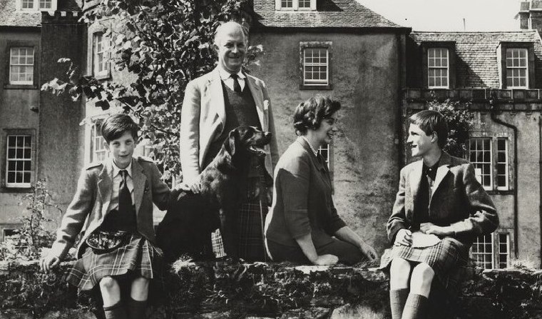 The Macleans at Strachur, ca. 1960. Sir Fitzroy and Lady Veronica née Fraser with their two sons, Charles (now the 2nd Baronet) and Alexander. (Ccab2bb, Creative Commons)